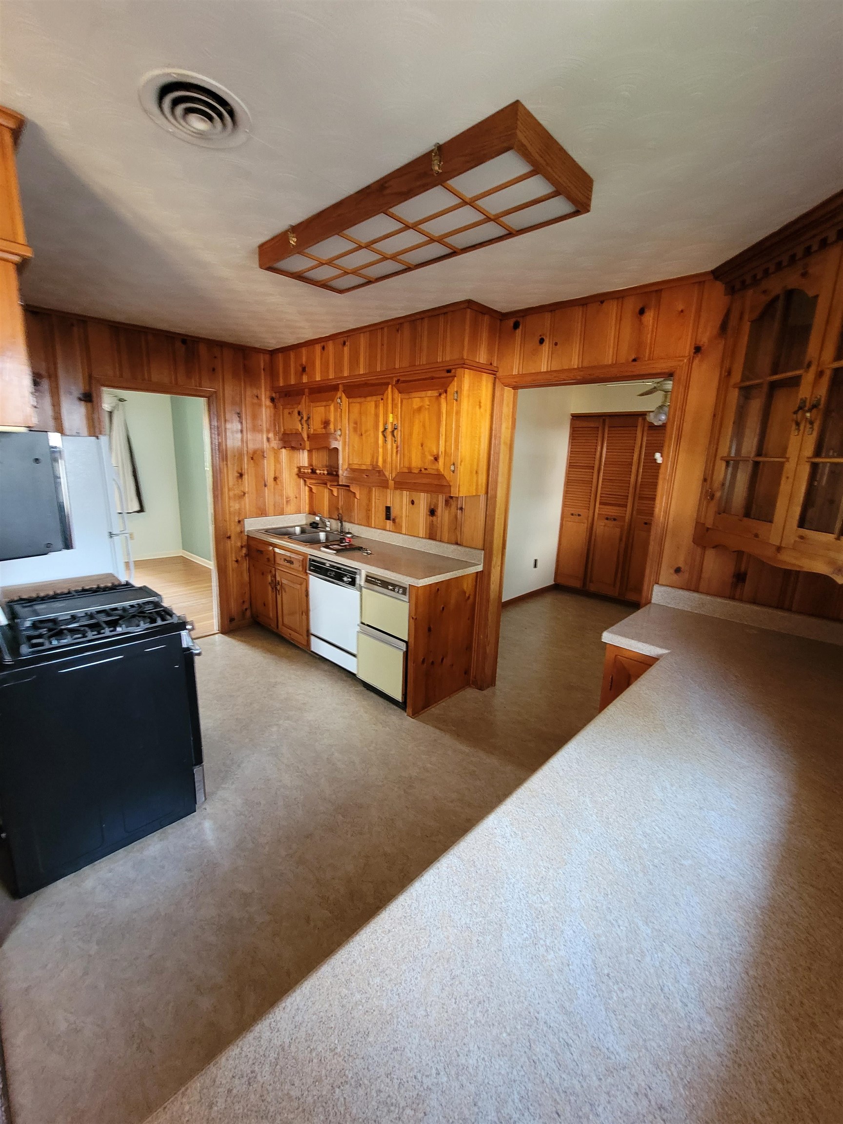 1522 Hayne Road Memphis, TN 38119 - Photo 7 of 25 a kitchen with a stove and a refrigerator