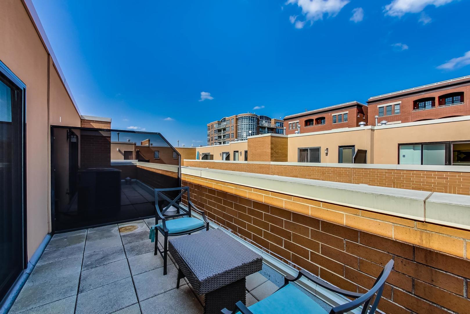1137 West Monroe Street Chicago, IL 60607 - Photo 24 of 33 a balcony with a table and chairs