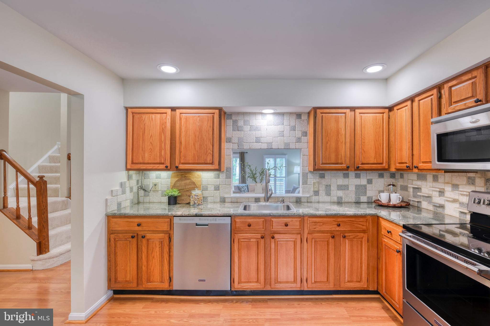 8174 Cliffview Avenue Springfield, VA 22153 - Photo 7 of 55 Beautiful kitchen w/pass-thru to dining room