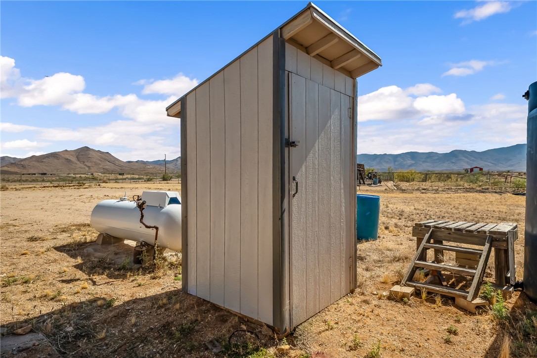 6498 West Chloride Road Golden Valley, AZ 86413 - Photo 37 of 55