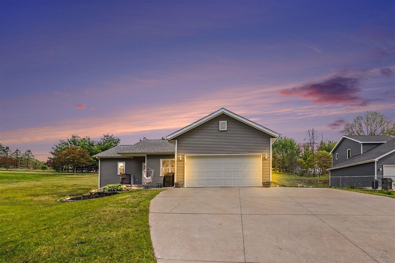 31800 Pine Ridge Circle Lawton, MI 49065 - Photo 1 of 37