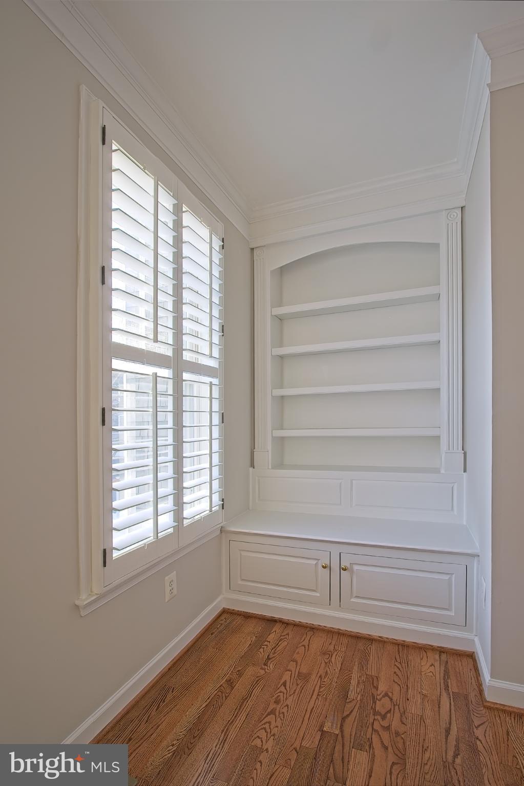 11117 Little Compton Drive Reston, VA 20191 - Photo 21 of 58 Custom nook with elegant built-in shelving.