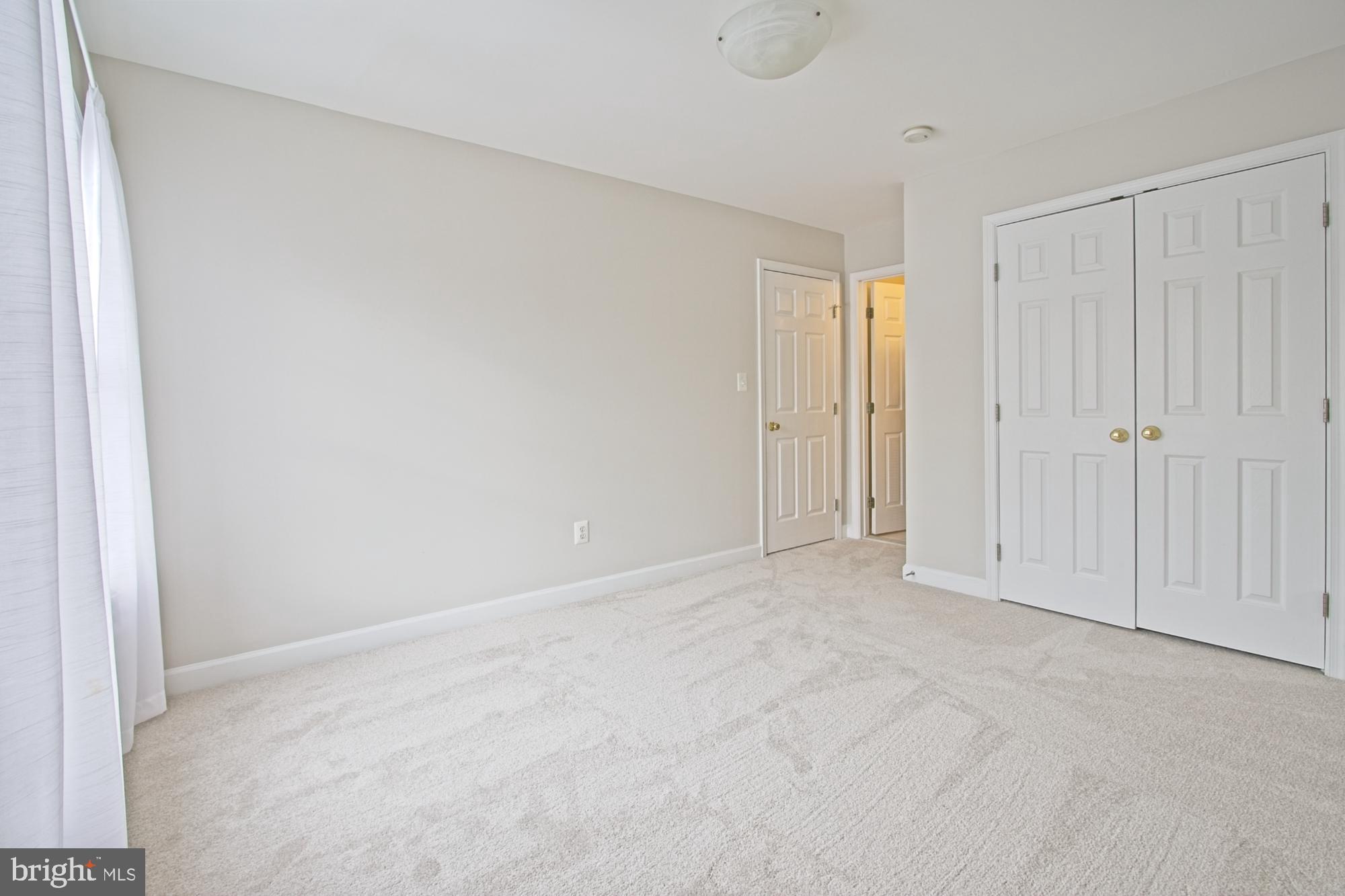 11117 Little Compton Drive Reston, VA 20191 - Photo 33 of 58 Full bathroom accessible from bedroom 2