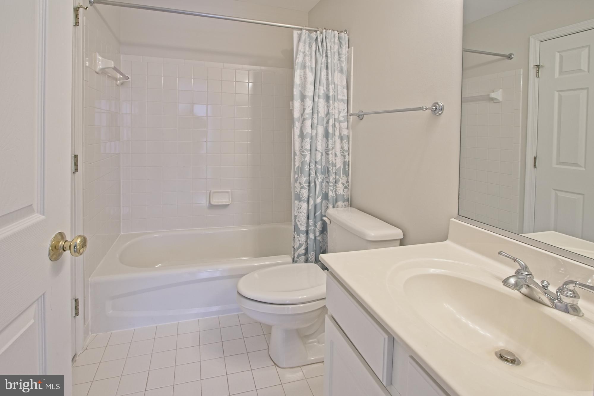 11117 Little Compton Drive Reston, VA 20191 - Photo 34 of 58 Full bathroom adjoins bedroom 2 and hallway