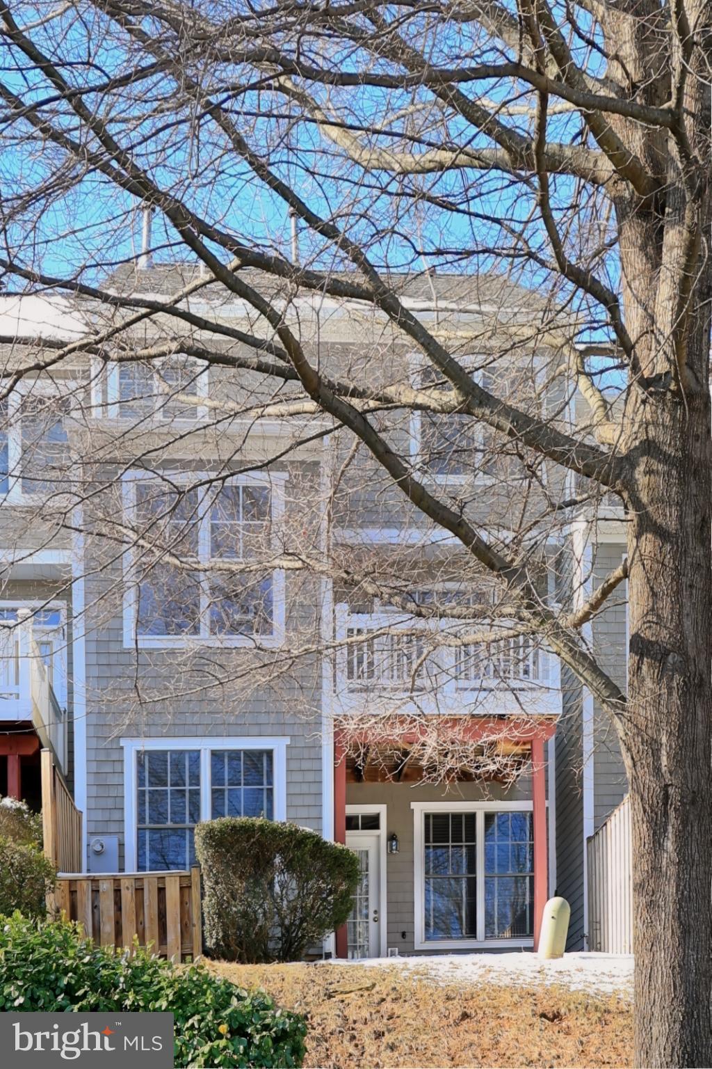 11117 Little Compton Drive Reston, VA 20191 - Photo 45 of 58 Rear elevation with deck