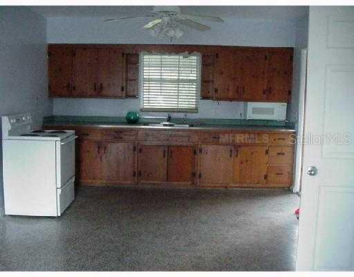 1001 Amber Road Orlando, FL 32807 - Photo 3 of 10 Kitchen