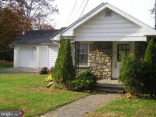 919 Edgewood Road Riegelsville, PA 18077 - Photo 2 of 6