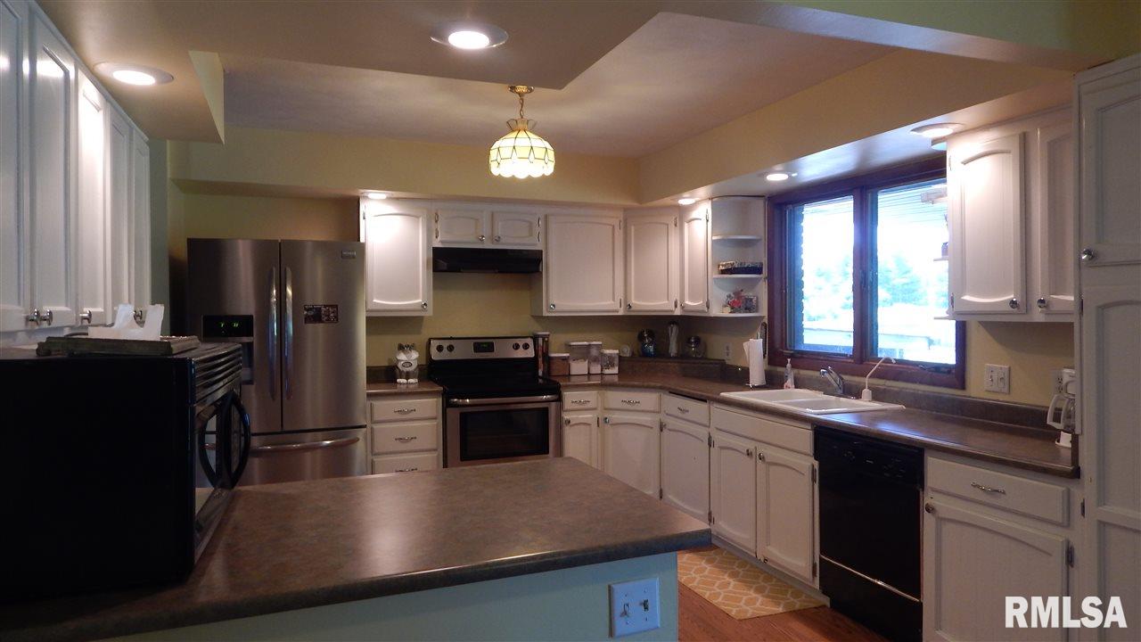8316 149th Street West Taylor Ridge, IL 61284 - Photo 4 of 23