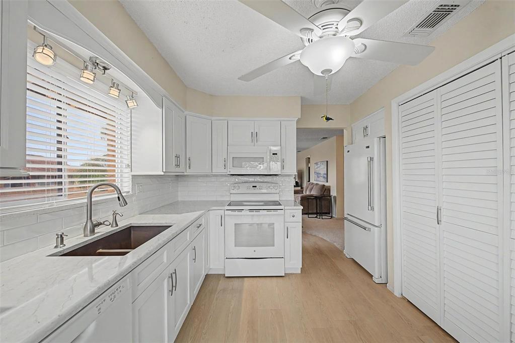4009 Lighthouse Way New Port Richey, FL 34652 - Photo 3 of 42