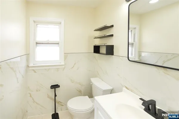 $2,995 | 100 Eastern Way, Rutherford, NJ 07070