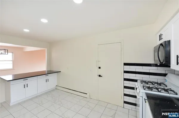 $2,995 | 100 Eastern Way, Rutherford, NJ 07070