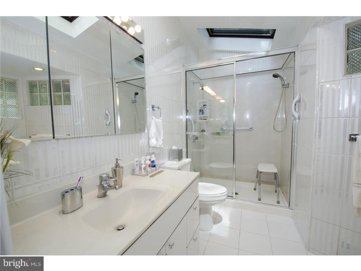 370 Danell Road Wayne, PA 19087 - Photo 14 of 25 Bathroom