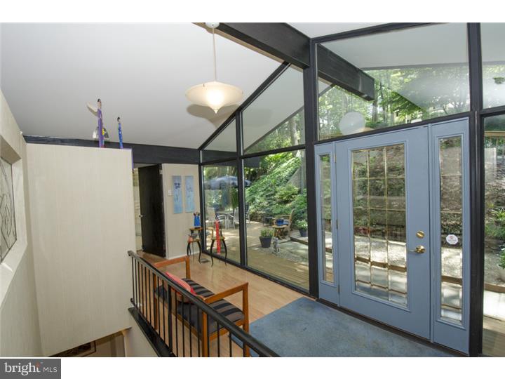 370 Danell Road Wayne, PA 19087 - Photo 4 of 25 Foyer