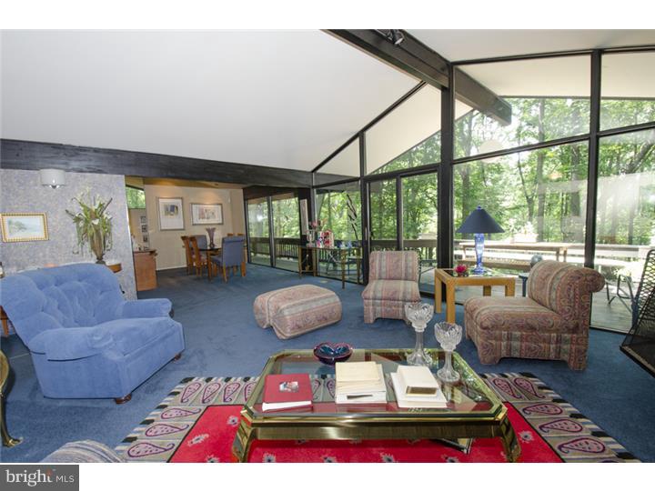 370 Danell Road Wayne, PA 19087 - Photo 6 of 25 Living Room