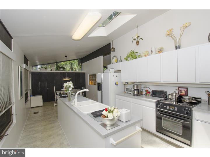 370 Danell Road Wayne, PA 19087 - Photo 10 of 25 Kitchen