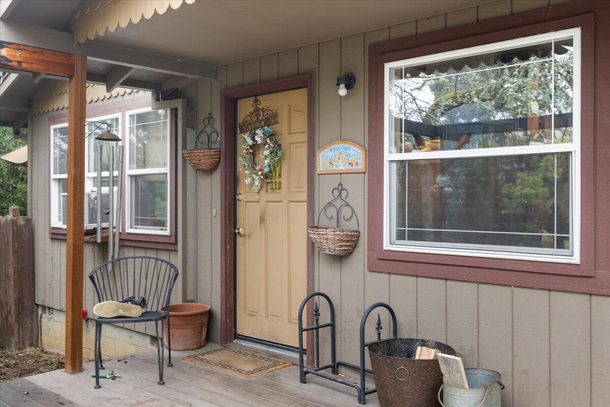 2751 Dark Hollow Road Medford, OR 97501 - Photo 6 of 32 06