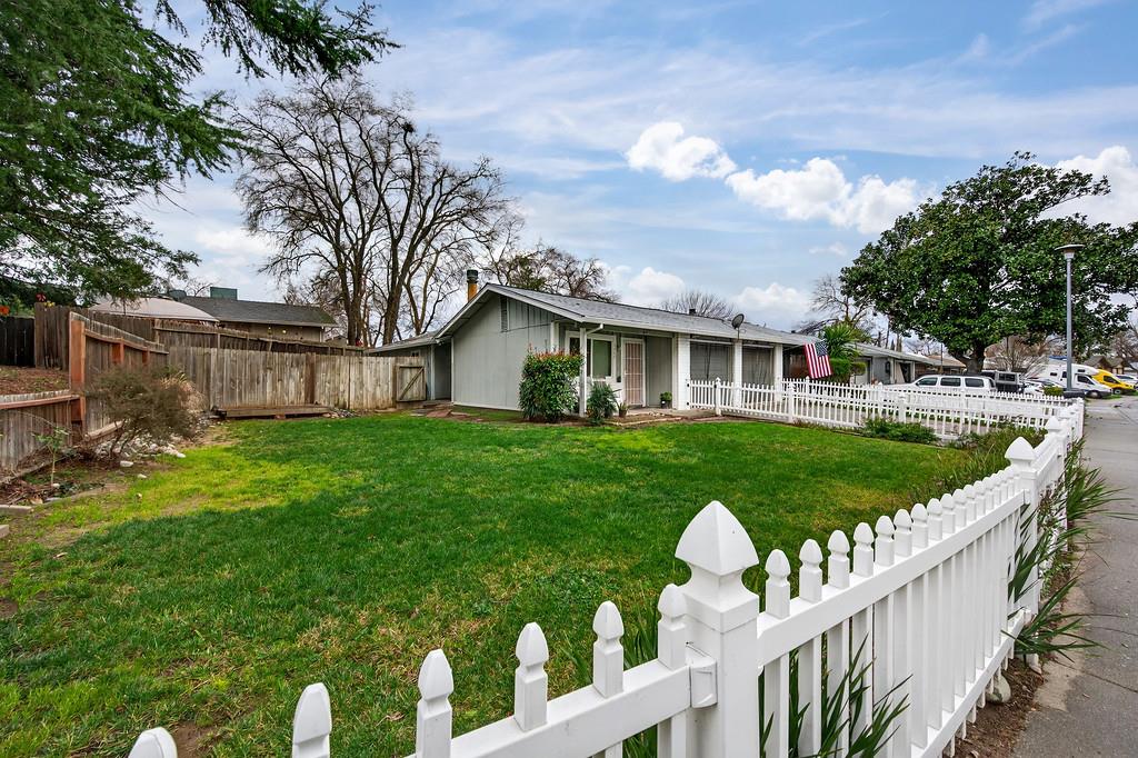 6367 Denton Way Citrus Heights, CA 95610 - Photo 3 of 10