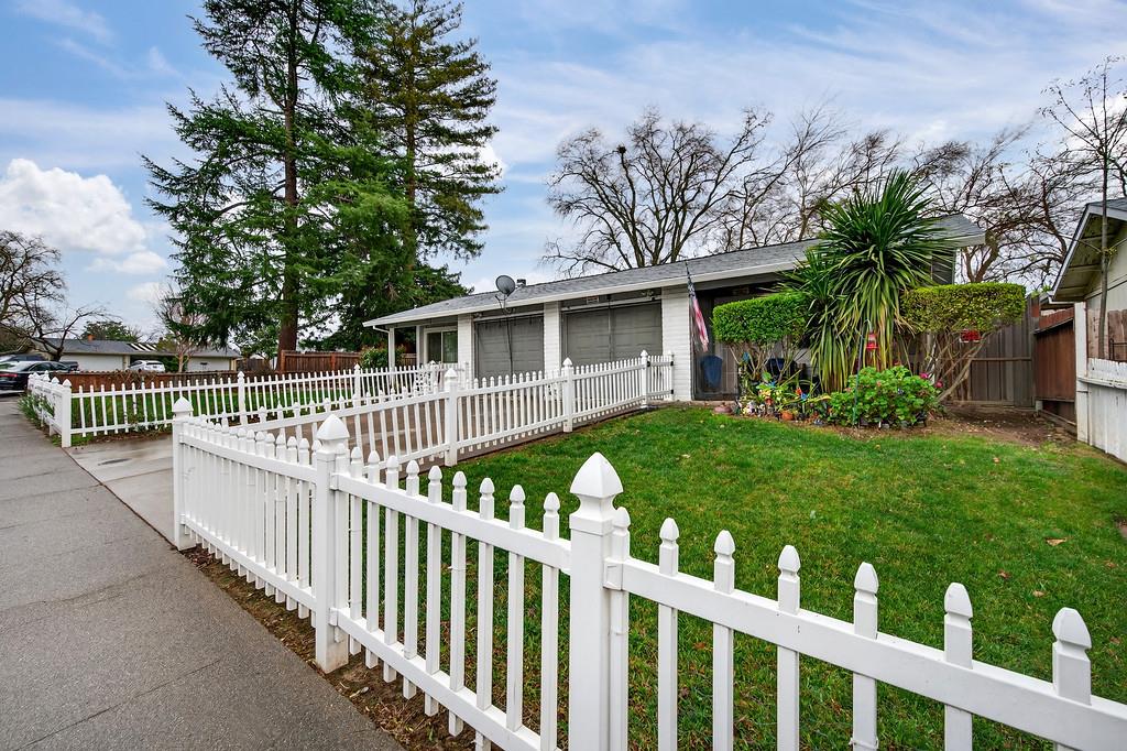 6367 Denton Way Citrus Heights, CA 95610 - Photo 5 of 10