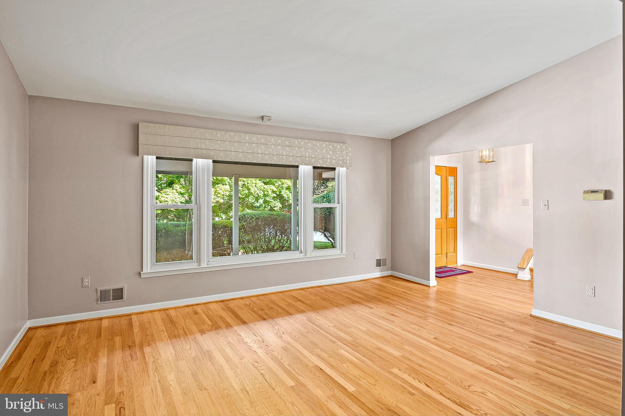 2153 Edgeware Street Silver Spring, MD 20905 - Photo 10 of 46 Living Room