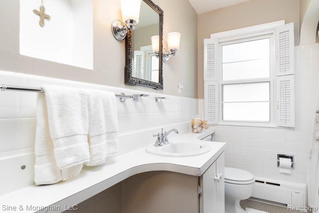 1154 Hampton Road Grosse Pointe Woods, MI 48236 - Photo 15 of 24