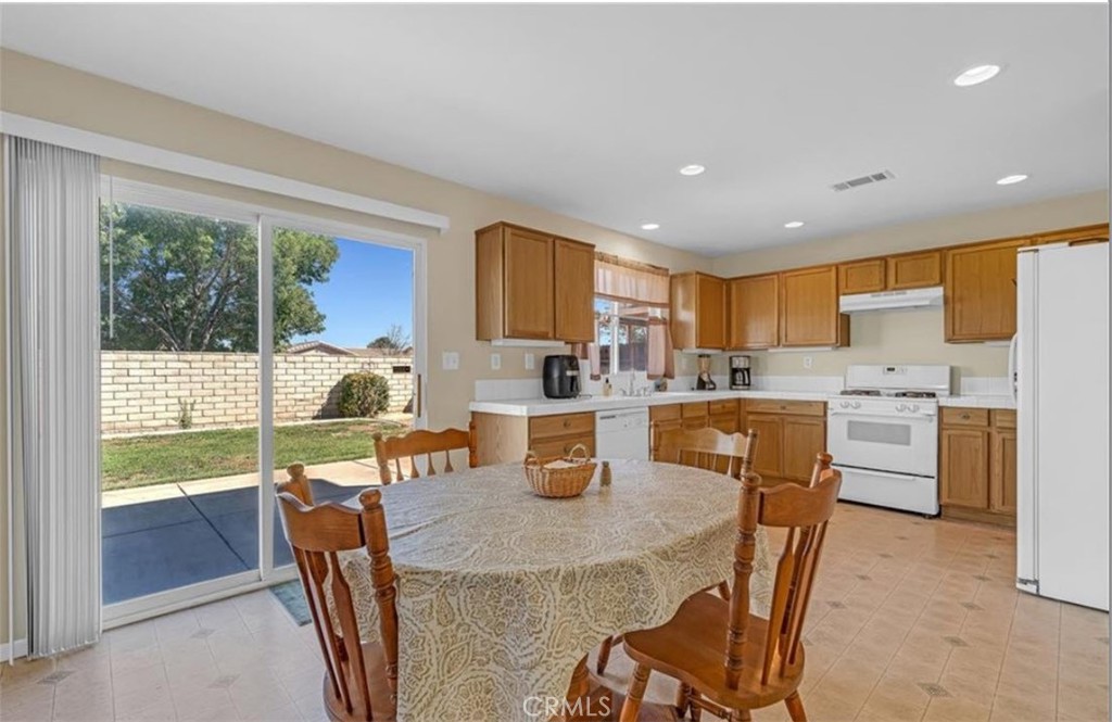 14172 Paddock Road Victorville, CA 92394 - Photo 6 of 22