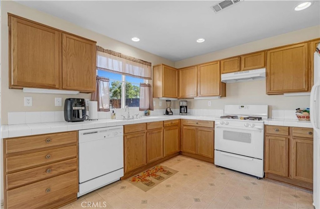 14172 Paddock Road Victorville, CA 92394 - Photo 7 of 22