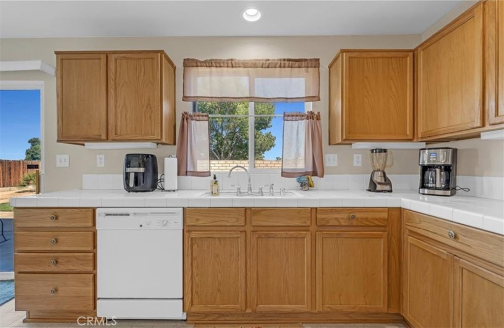 14172 Paddock Road Victorville, CA 92394 - Photo 8 of 22