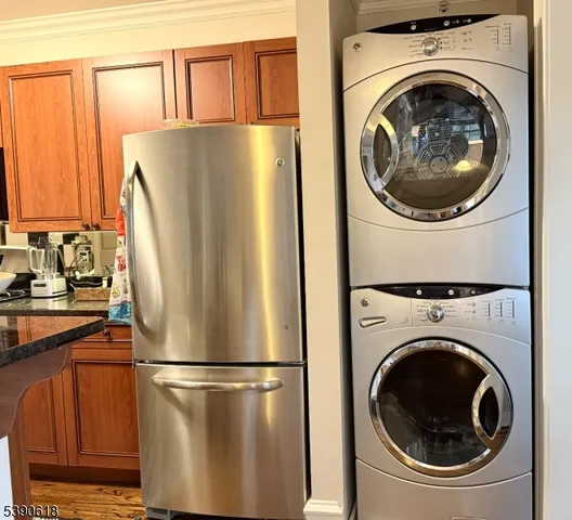 a view of kitchen with washer and dryer