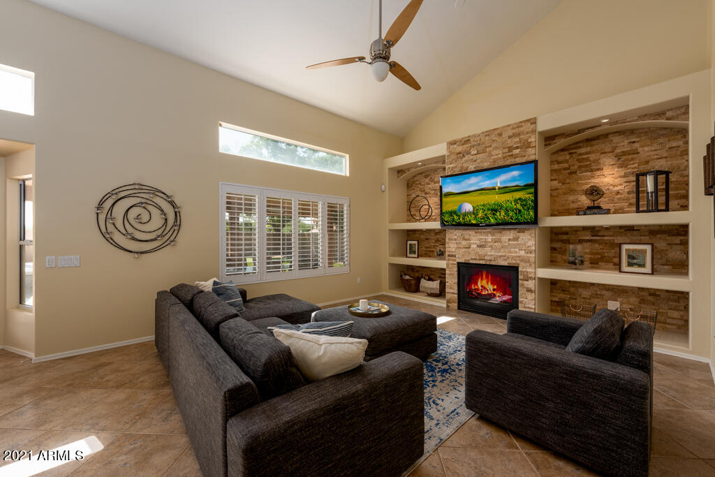 4551 East Rowel Road Phoenix, AZ 85050 - Photo 4 of 22 DSC_9682-Edit-Edit