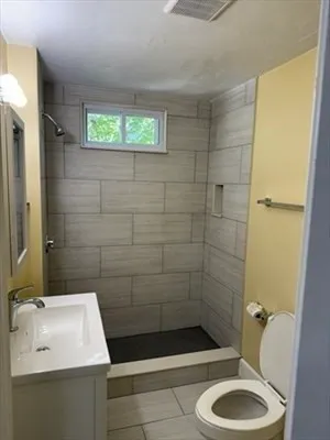 $2,400 | 43 Leavitt Street, Unit 2, Brockton, MA 02301