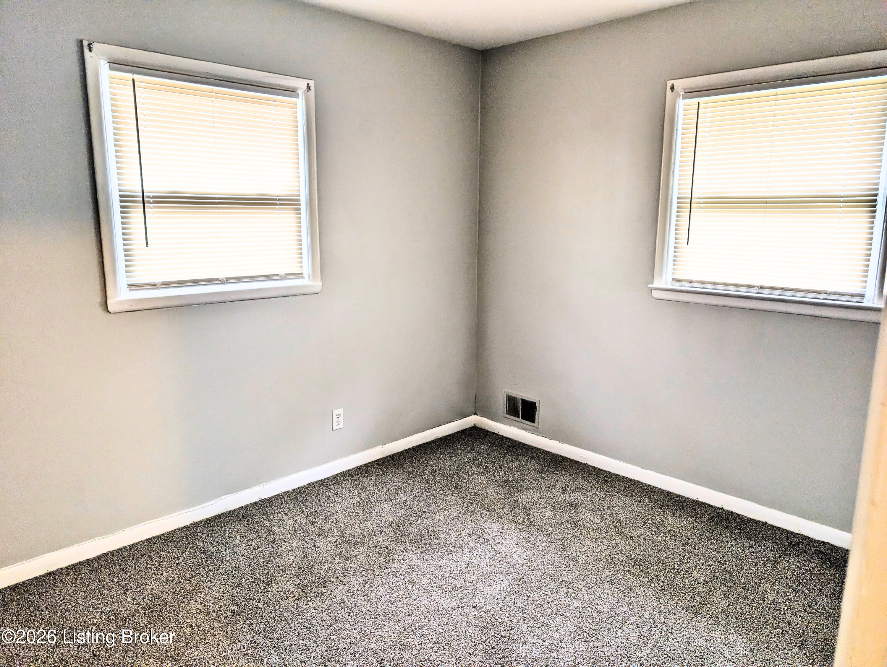 6357 Doe Run Road Louisville, KY 40216 - Photo 10 of 20 599ebc4b-0150-4693-8486-979a003cd87c