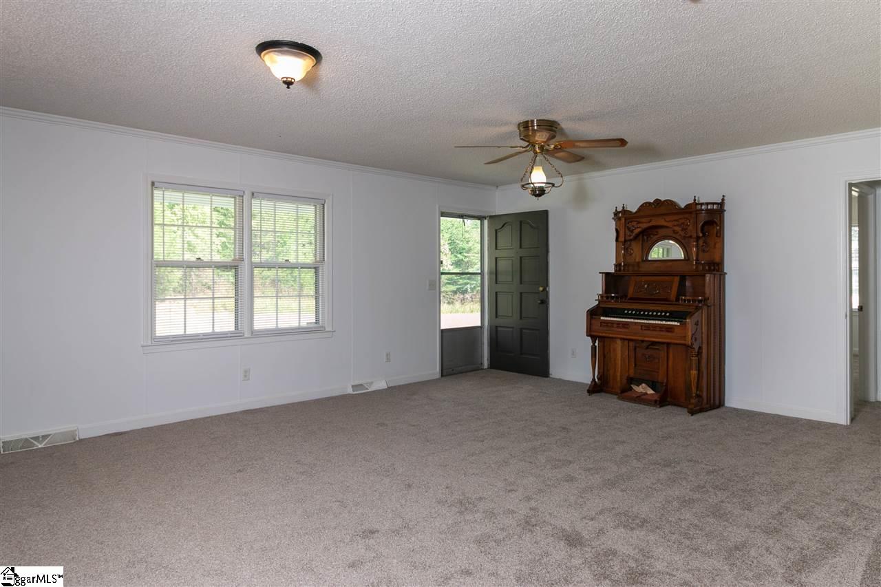 3086 Metric Road Laurens, SC 29360 - Photo 5 of 15 Gallery Image 5