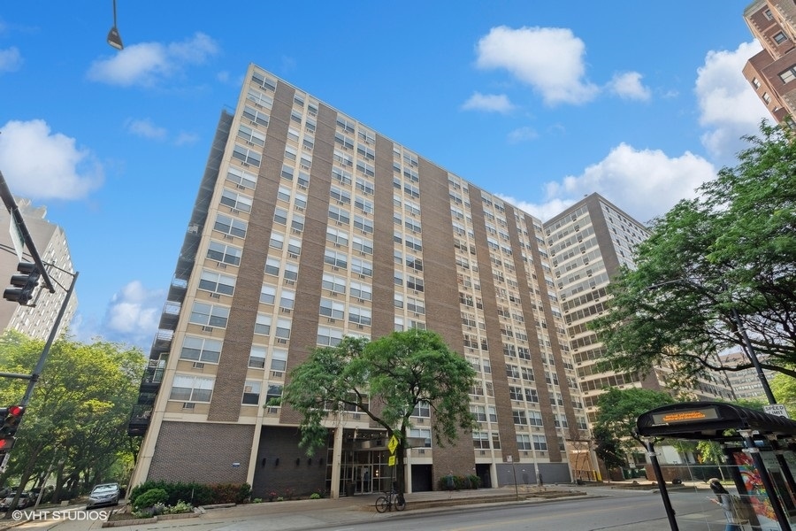 3033 North Sheridan Road, Unit 1201 Chicago, IL 60657 - Photo 1 of 16 a view of a large building