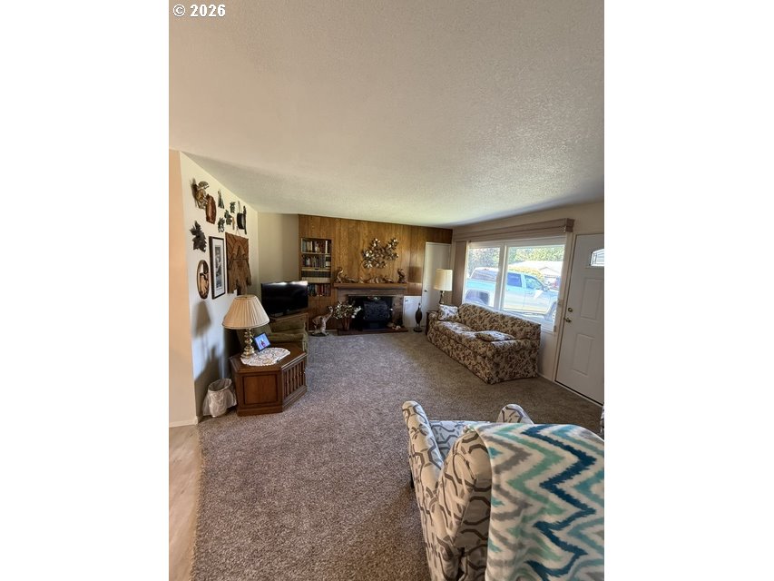 247 Oak Street Riddle, OR 97469 - Photo 3 of 16 Living Room