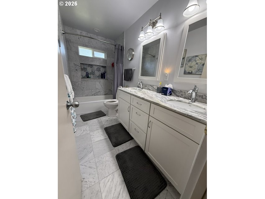 247 Oak Street Riddle, OR 97469 - Photo 10 of 16 Bathroom