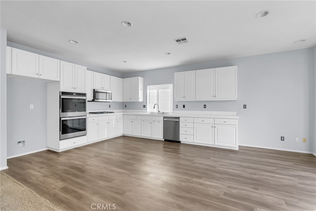 24451 Wasatch Court Corona, CA 92883 - Photo 5 of 22