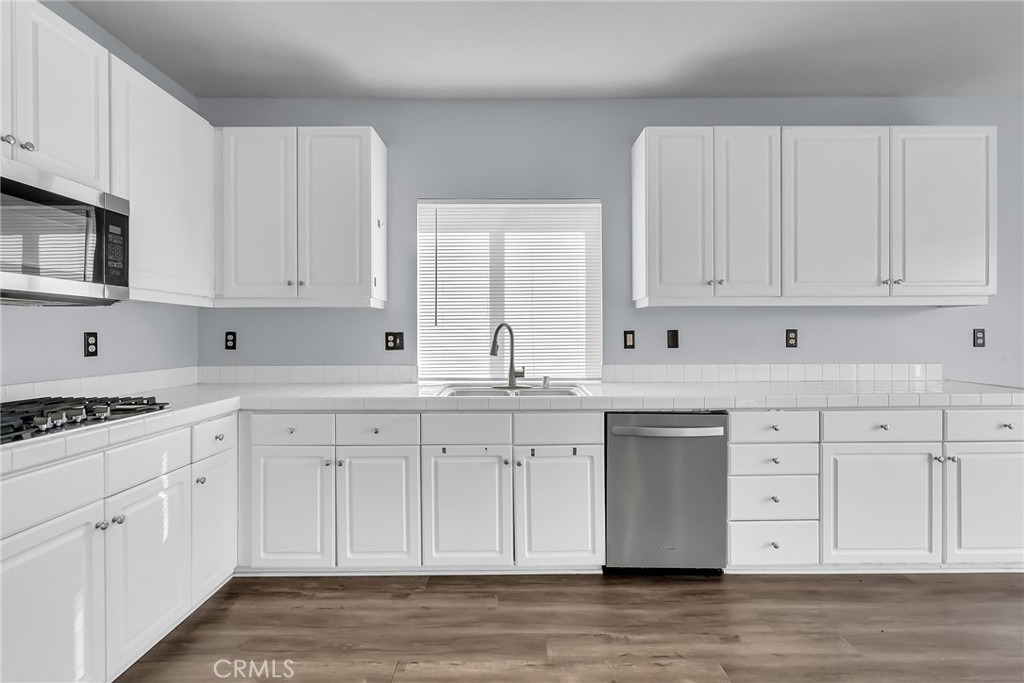 24451 Wasatch Court Corona, CA 92883 - Photo 7 of 22