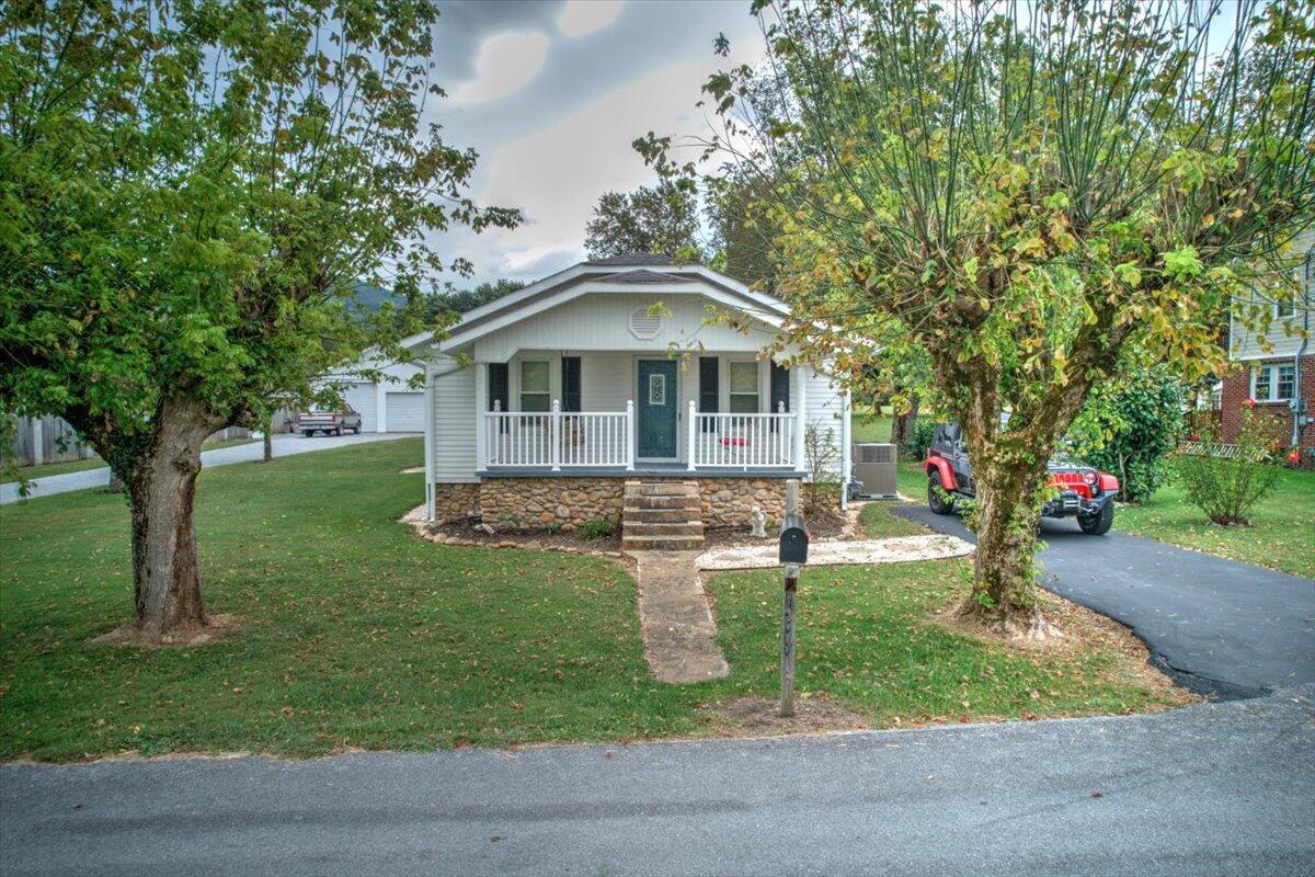122 Witcher Street Erwin, TN 37650 - Photo 36 of 48 36-122_Witcher-40