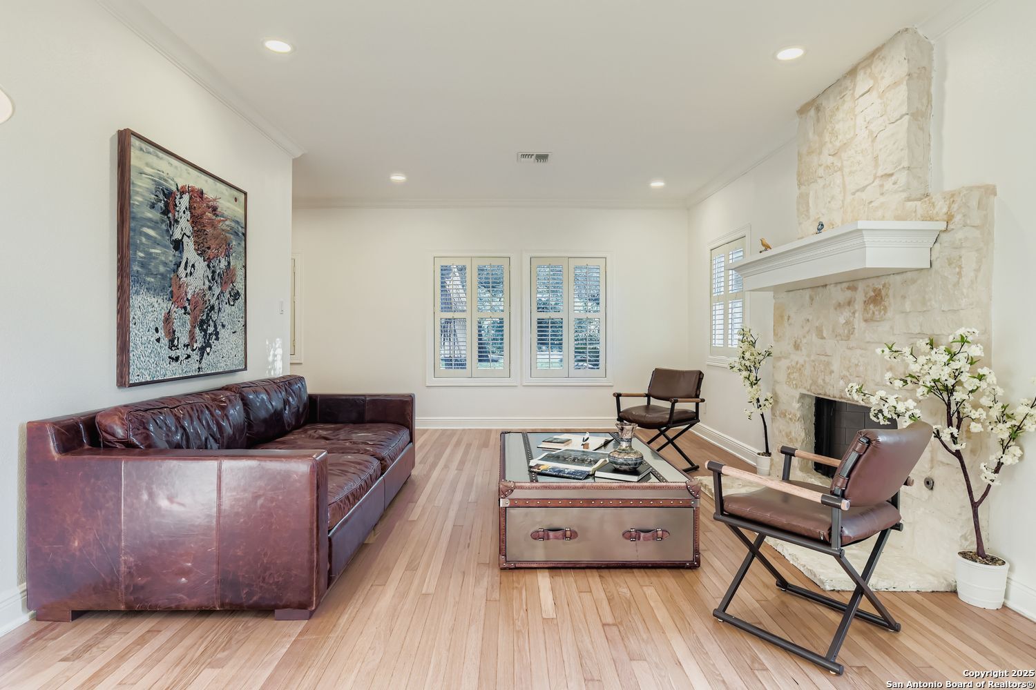 211 Elizabeth Road Terrell Hills, TX 78209 - Photo 4 of 29 a living room with furniture and a fireplace