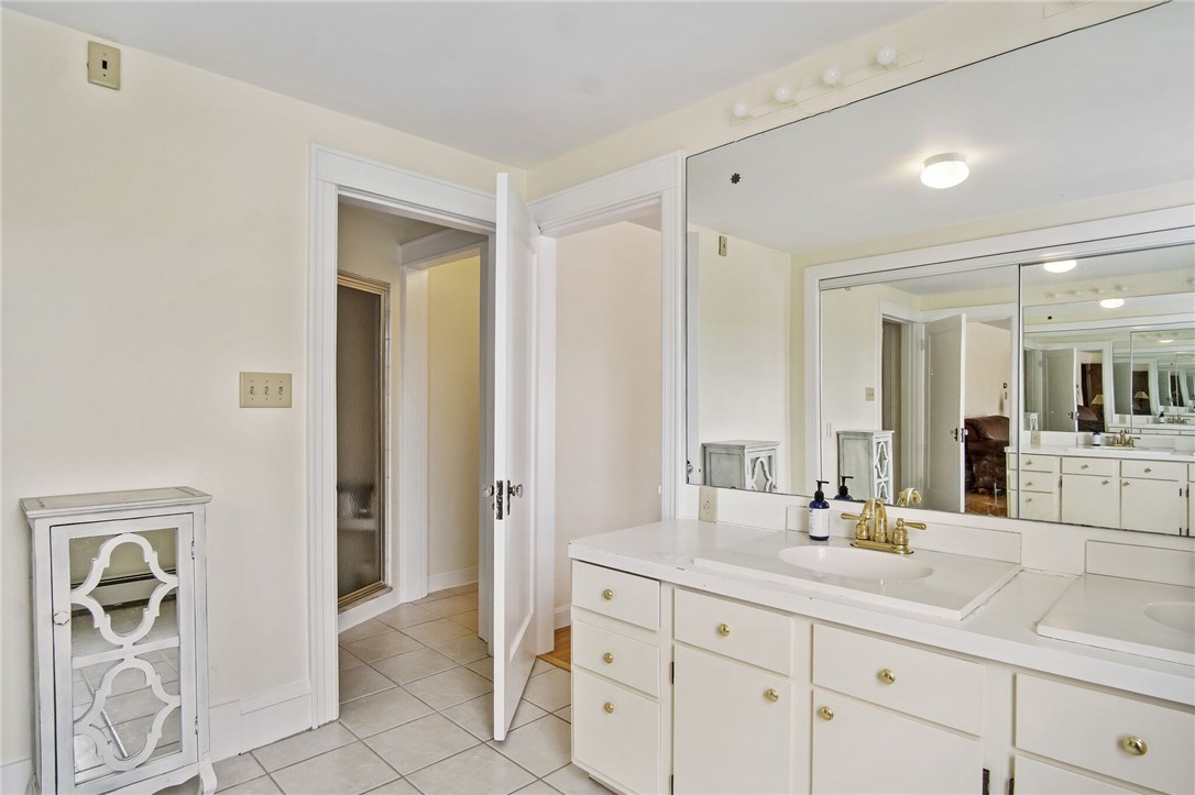 215 Woonsocket Hill Road North Smithfield, RI 02896 - Photo 16 of 39