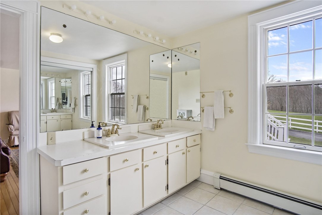 215 Woonsocket Hill Road North Smithfield, RI 02896 - Photo 17 of 39