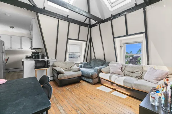 $3,200 | 501 Spring Street, Unit 3, Newport, RI 02840