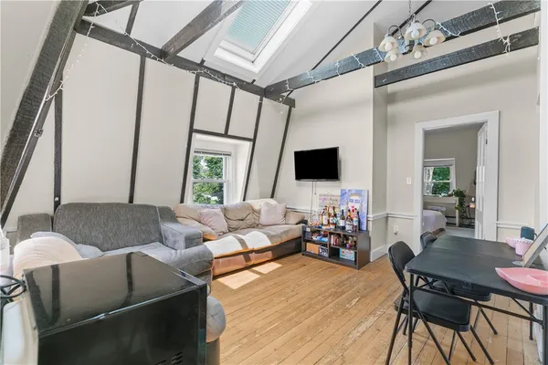 $3,200 | 501 Spring Street, Unit 3, Newport, RI 02840