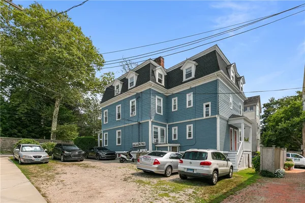 $3,200 | 501 Spring Street, Unit 3, Newport, RI 02840