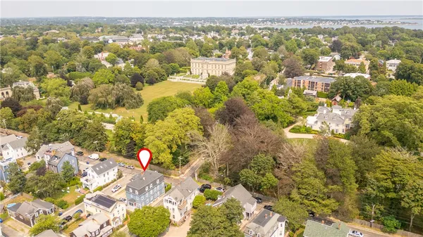 $3,200 | 501 Spring Street, Unit 3, Newport, RI 02840