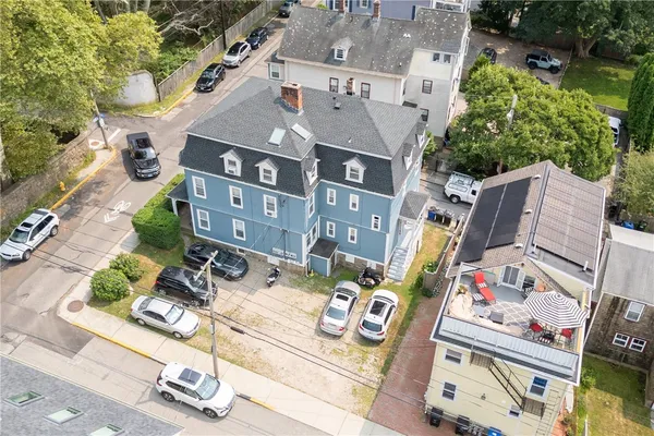 $3,200 | 501 Spring Street, Unit 3, Newport, RI 02840