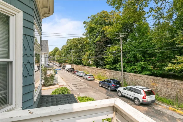 $3,500 | 501 Spring Street, Unit 3, Newport, RI 02840