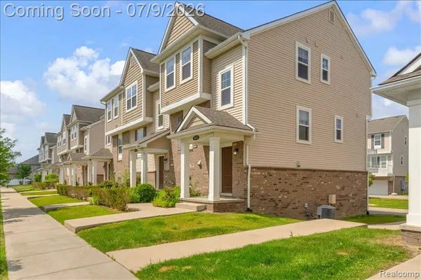 $375,000 | 4600 Bradley Circle, Troy, MI 48085