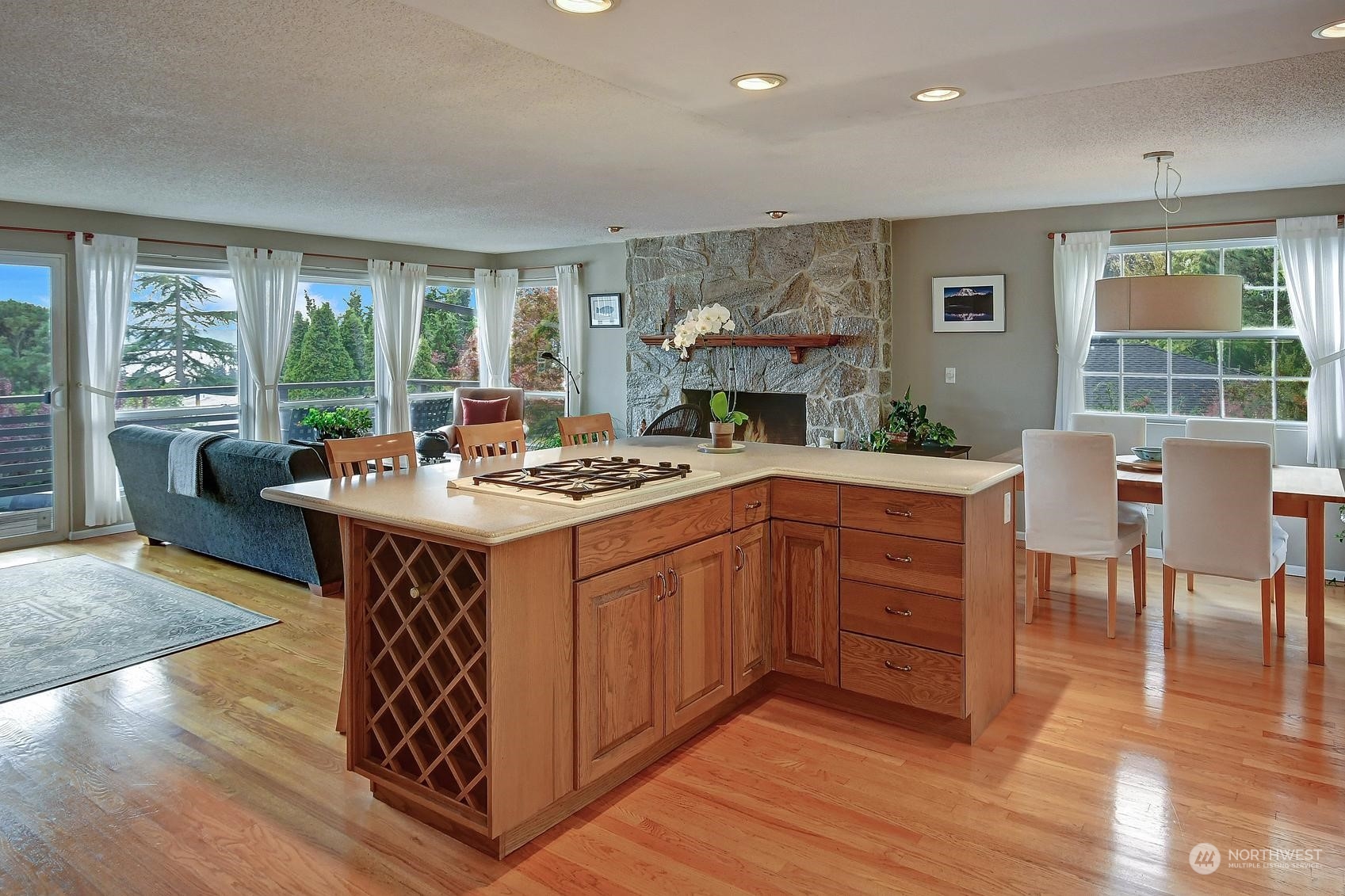 8600 Vashon View Southwest Seattle, WA 98136 - Photo 8 of 28 Gallery Image 8