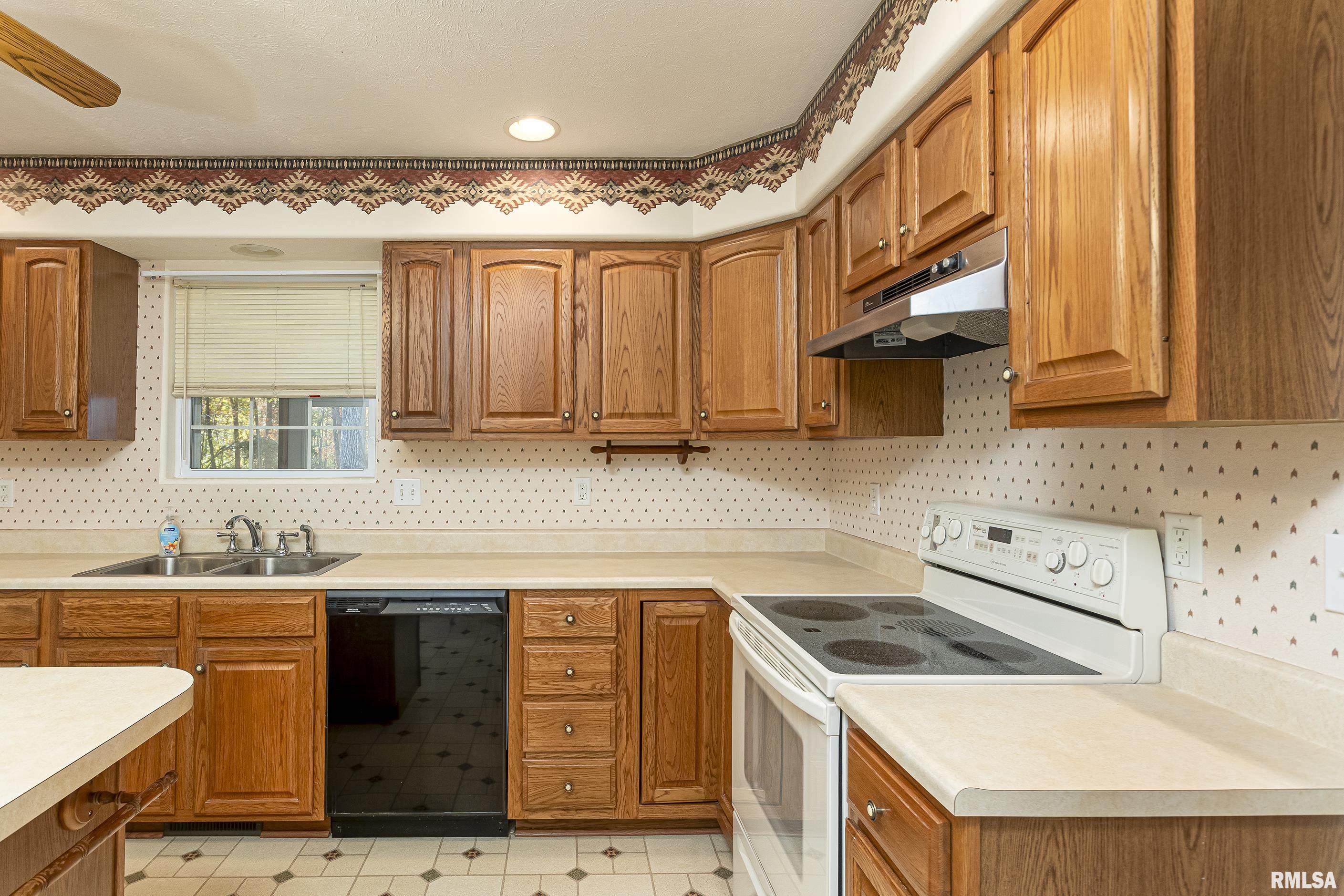 2115 Weaver Road Herrin, IL 62948 - Photo 11 of 35 Gallery Image 11